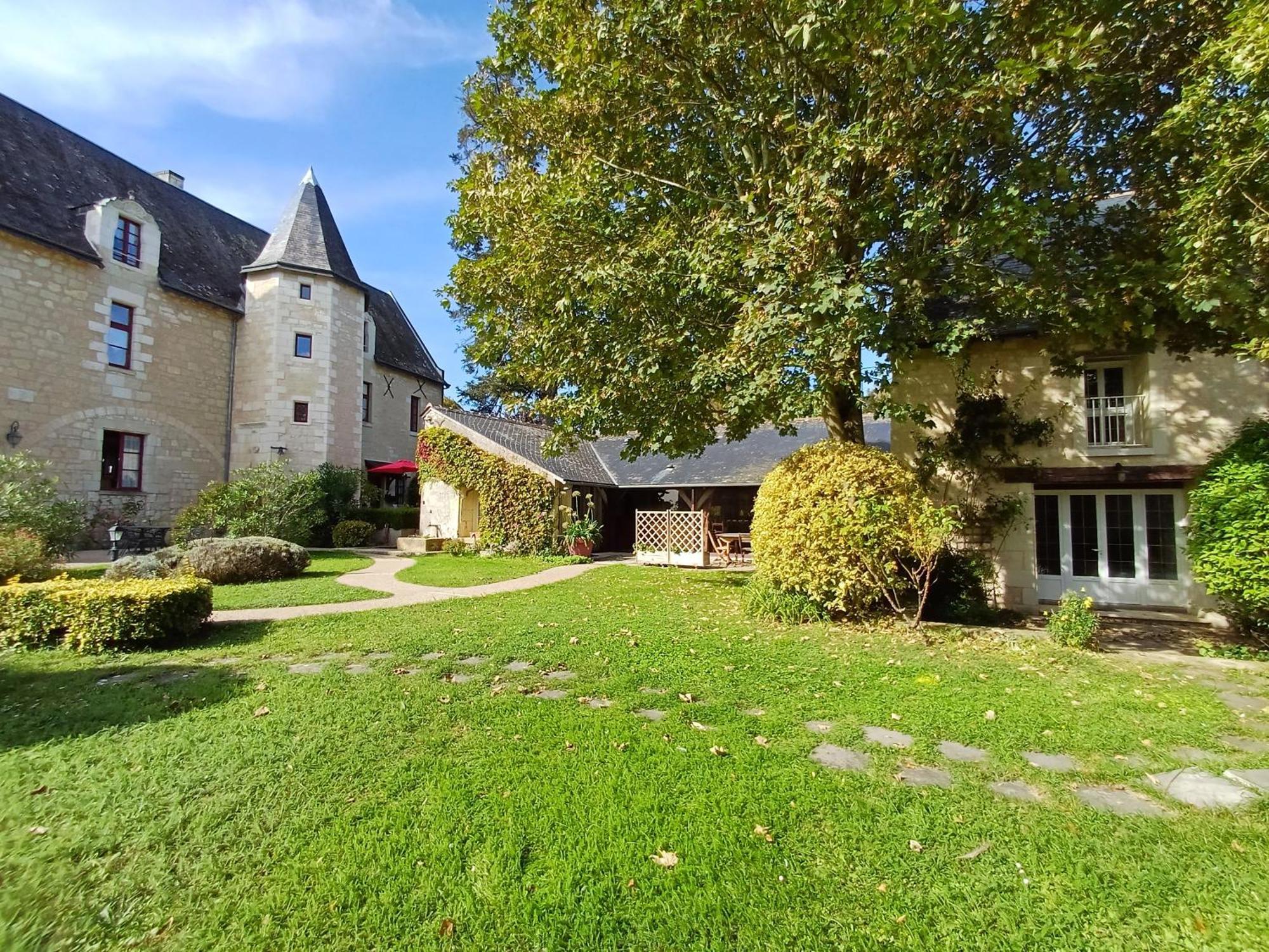 Manoir De L'Abbaye Bed & Breakfast Seuilly Exterior photo