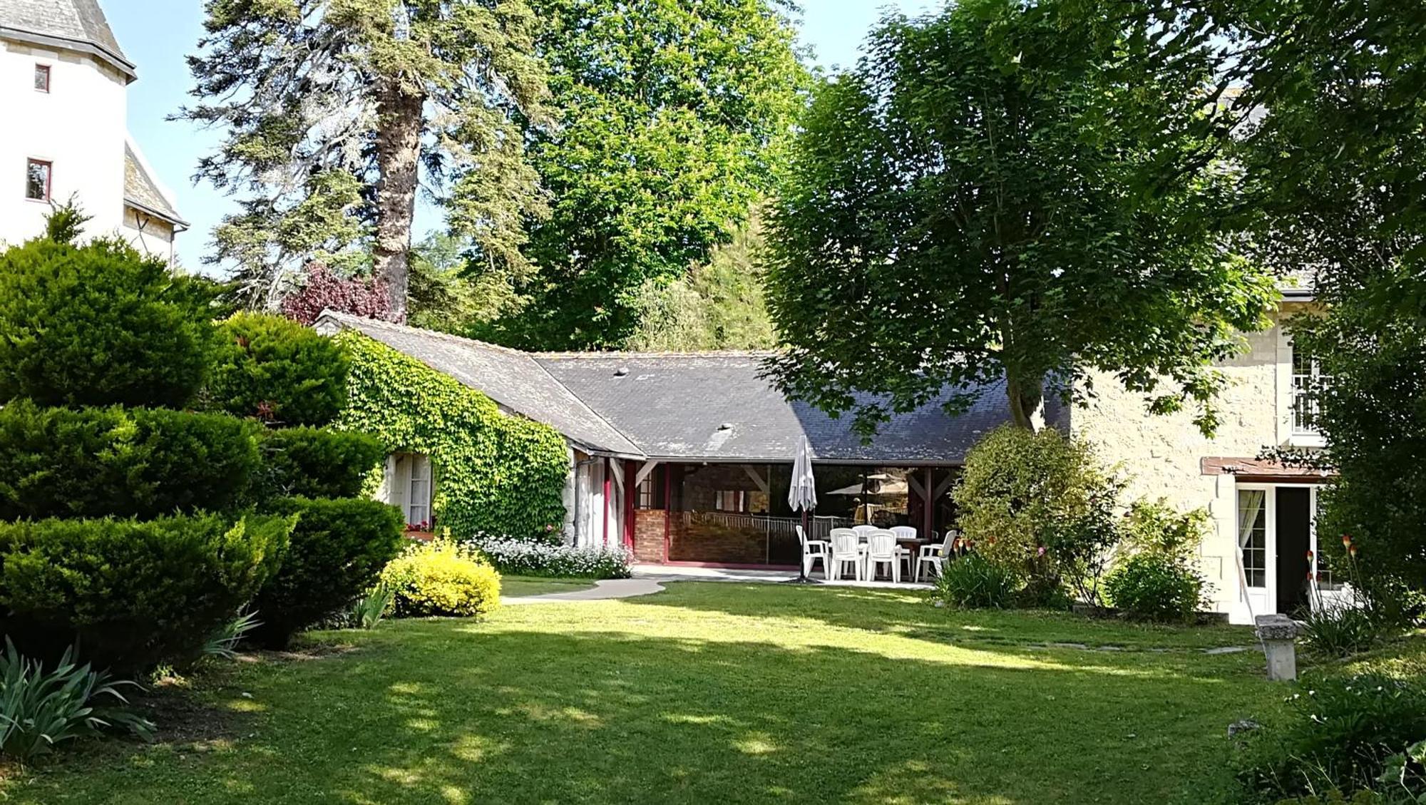 Manoir De L'Abbaye Bed & Breakfast Seuilly Exterior photo