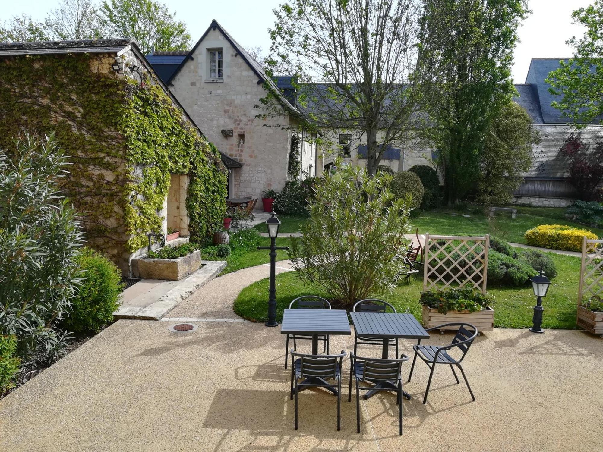 Manoir De L'Abbaye Bed & Breakfast Seuilly Exterior photo
