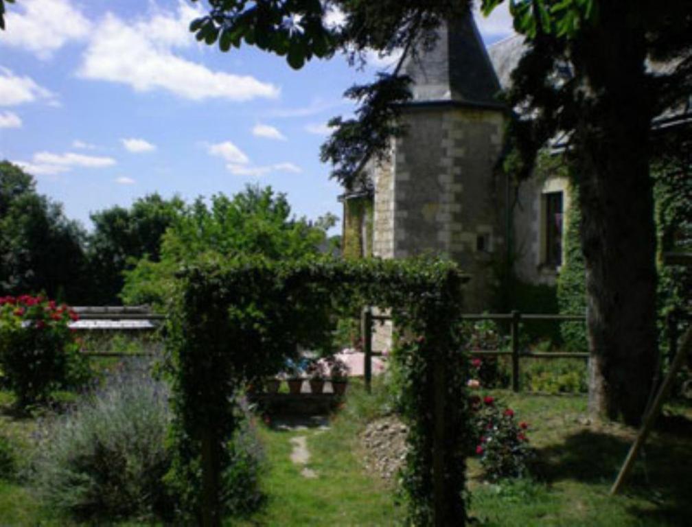 Manoir De L'Abbaye Bed & Breakfast Seuilly Exterior photo