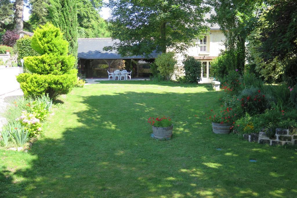 Manoir De L'Abbaye Bed & Breakfast Seuilly Exterior photo