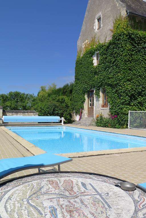 Manoir De L'Abbaye Bed & Breakfast Seuilly Exterior photo